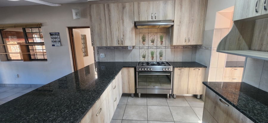 5 Bedroom Property for Sale in Dana Bay Western Cape